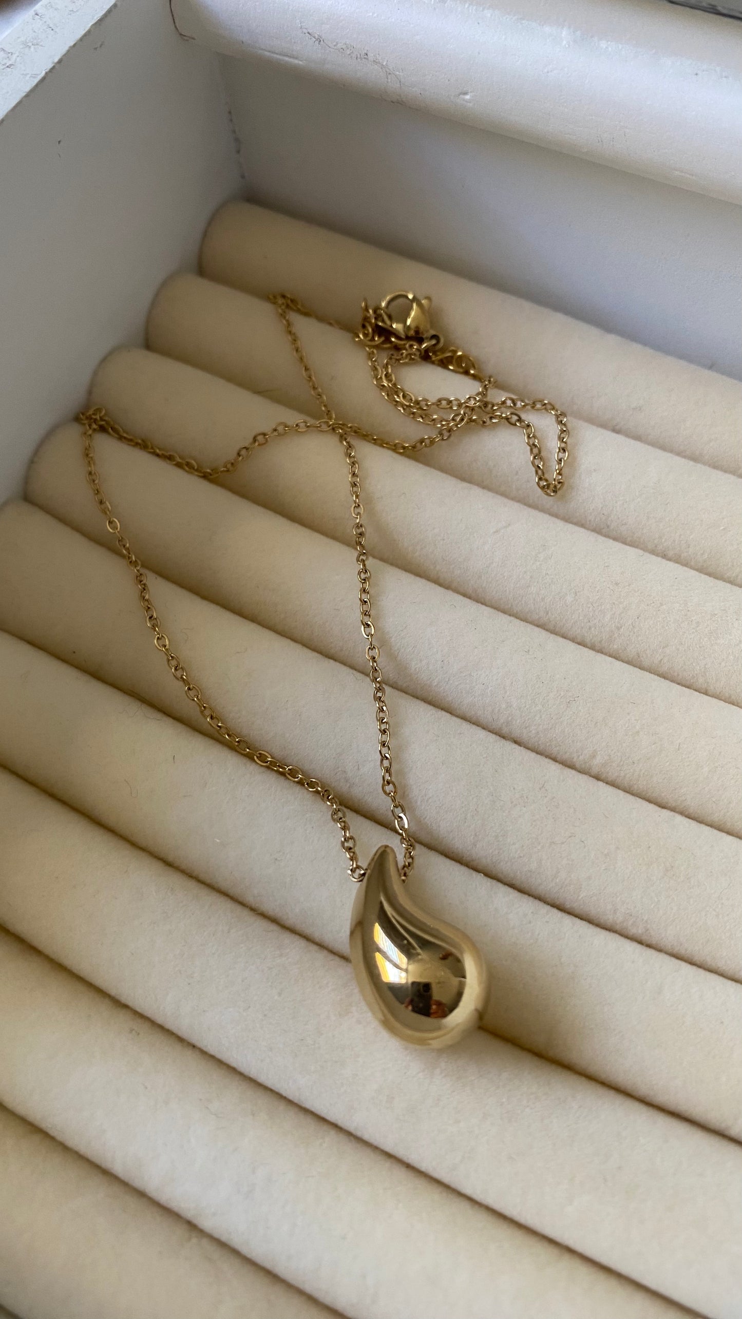 GALIA TEARDROP