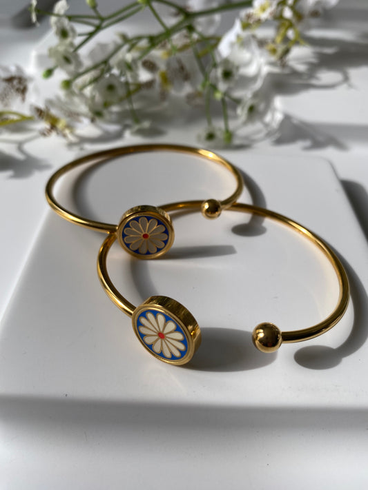 Daisy flower bangle