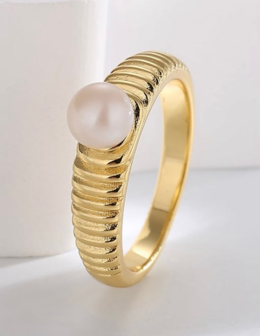 Dream pearl ring