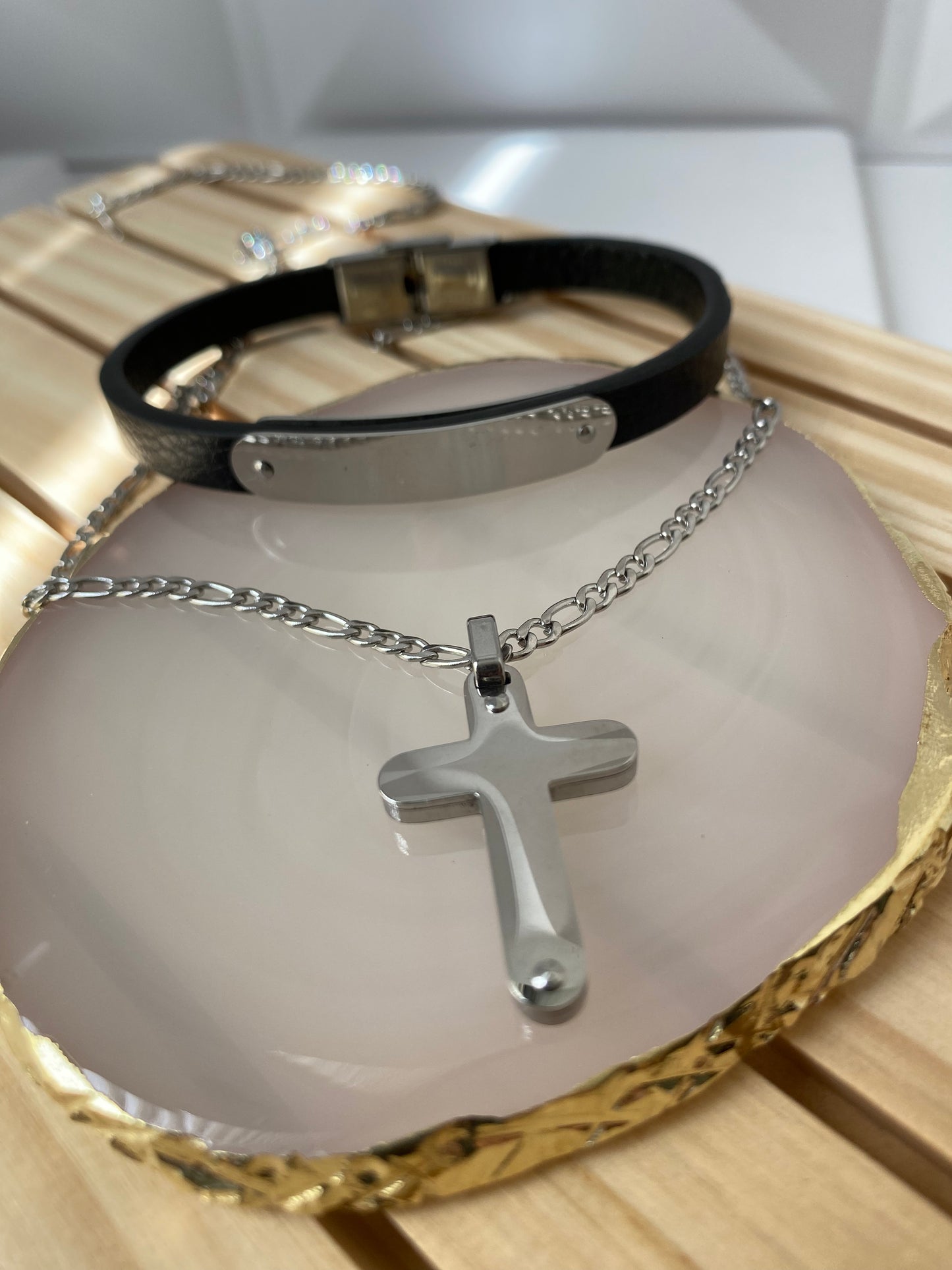 Cross necklace with leather bracelet